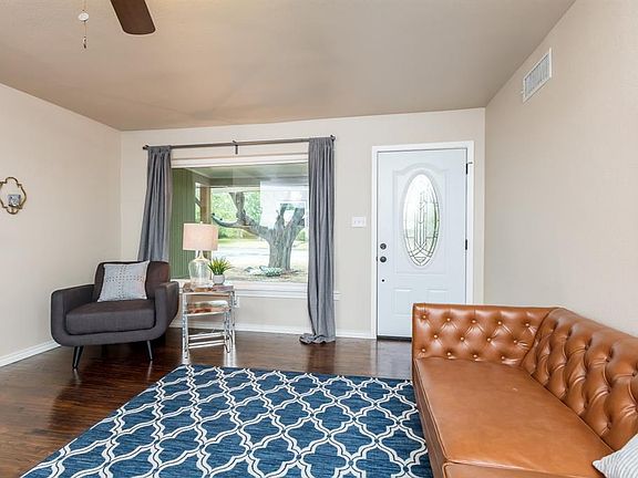 3rd image of 3511 Kingsbury Ave
