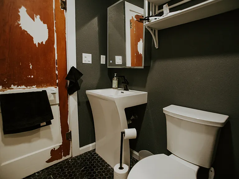 604 W Pecan St — Photo 22