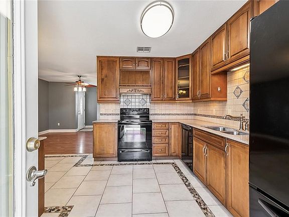 5th image of 2501 Torres Dr