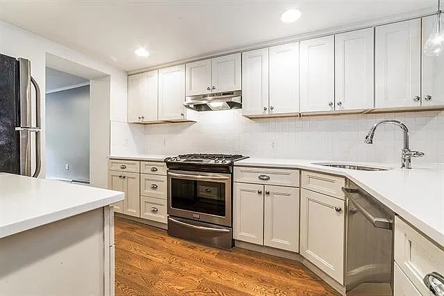 2 bed, 1.5 bath, 1100 sqft, $5,750 — Photo 3