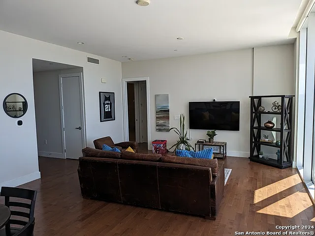 610 E Market St #2803 — Photo 17