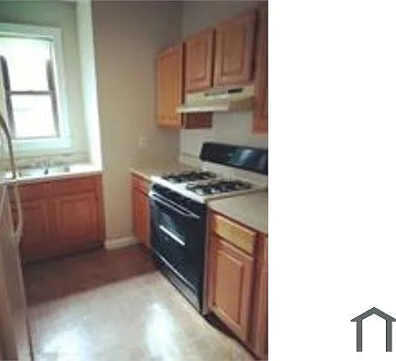 3 bed, 900 sqft, $3,400 — Photo 2