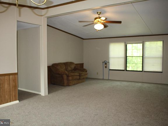 4th image of 1 Larken Ln