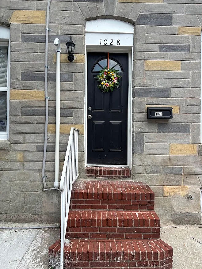 3 bed, 1.5 bath, 1638 sqft, $2,300 — Photo 1