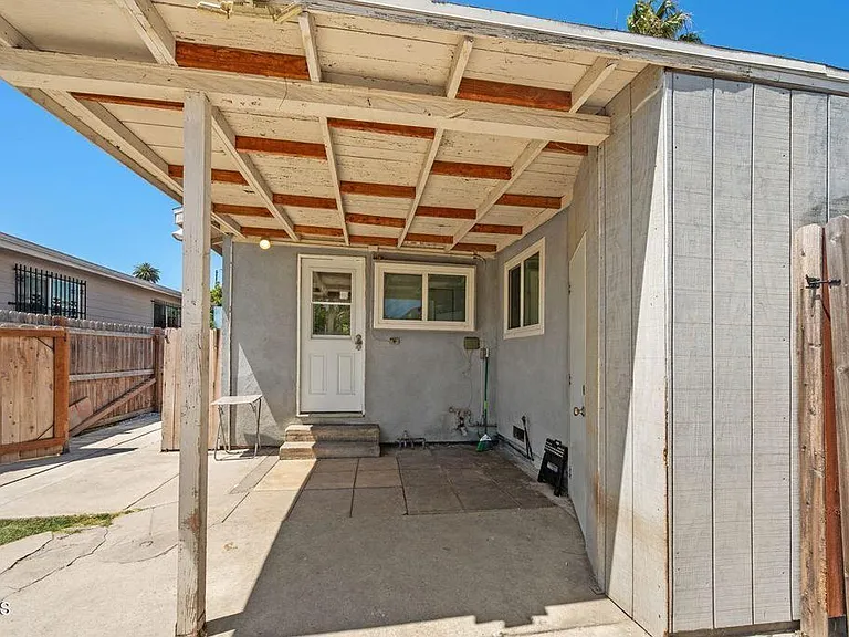 1418 W 69th St — Photo 27