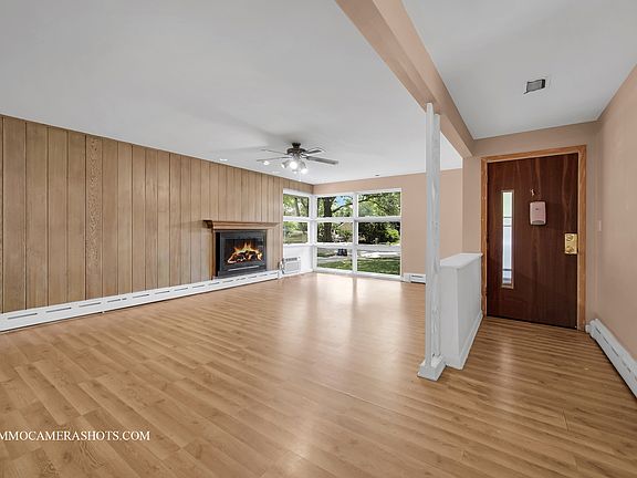 4th image of 251 Lawndale Ave