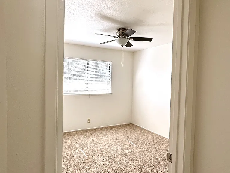 Cameo Village Apartments — Photo 28