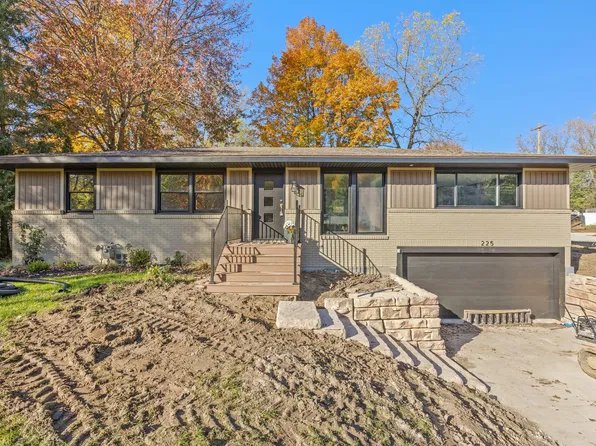 225 Sunset Hills Ave NW, Grand Rapids, MI 49534