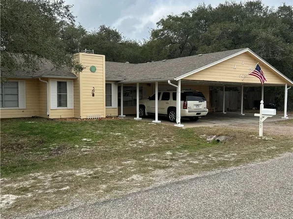 905 W Terrace Blvd, Rockport, TX 78382