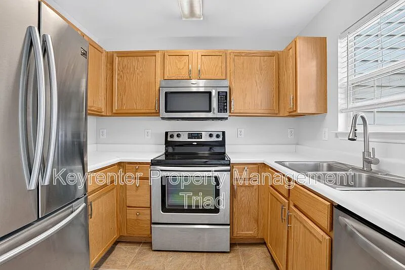 2 bed, 1.5 bath, 1008 sqft, $1,500 — Photo 3