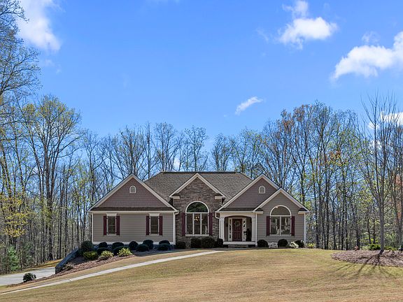 3rd image of 111 Brookwood Trl