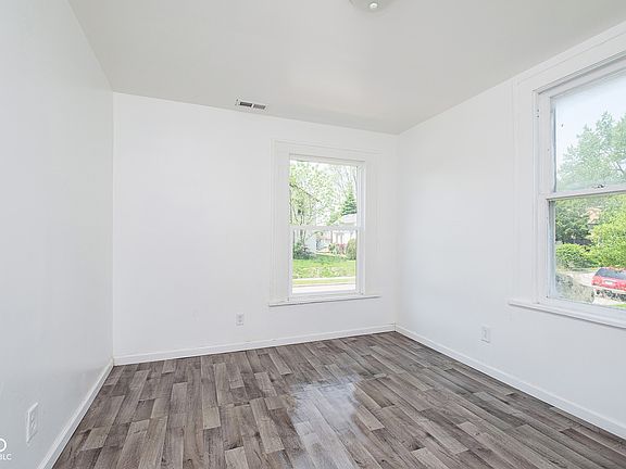 5th image of 2034 Fletcher St