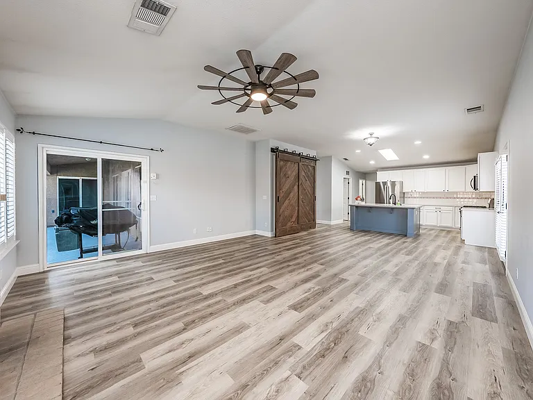 1114 W Pepper Dr — Photo 10
