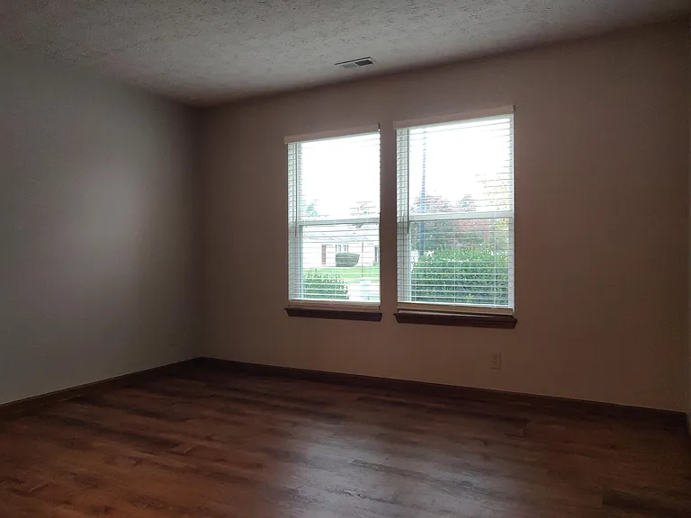 5581 Bingham Dr — Photo 6