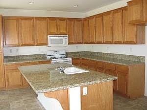Kitchen with breakfast bar