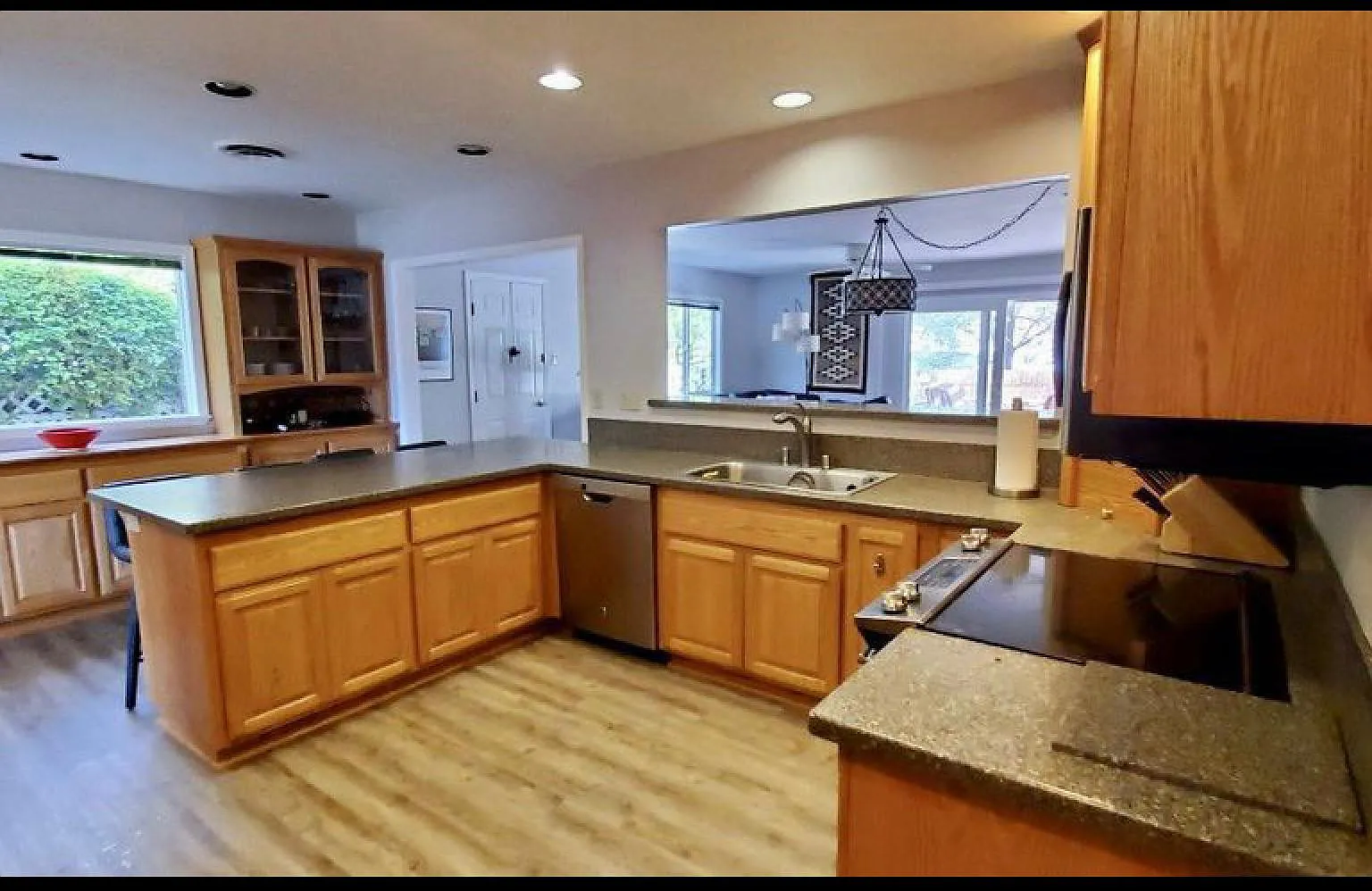 2733 Underwood Ln — Photo 3