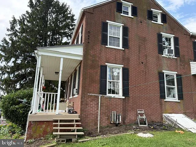 2 bed, 1.0 bath, 2457 sqft, $1,650 — Photo 3