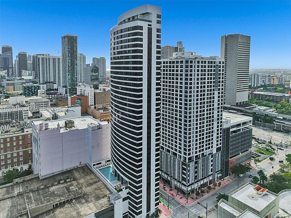 3rd image of 225 N Miami Ave #901