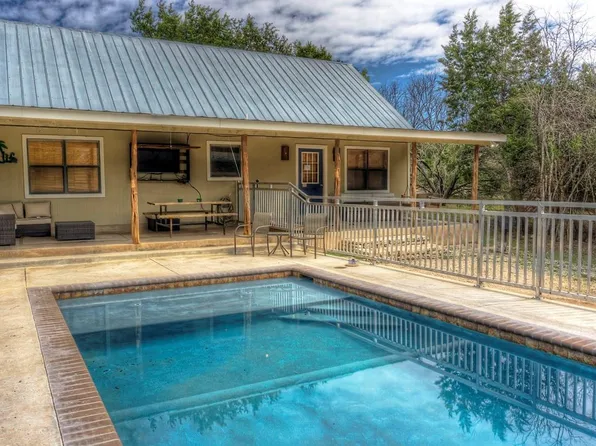 170 Cedar Ln, Concan, TX 78838