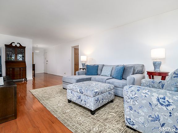 4th image of 50 Glenbrook Road APT 7C