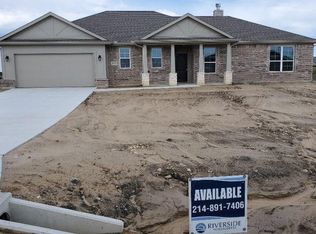 120 Crest Ln, Decatur, TX 76234