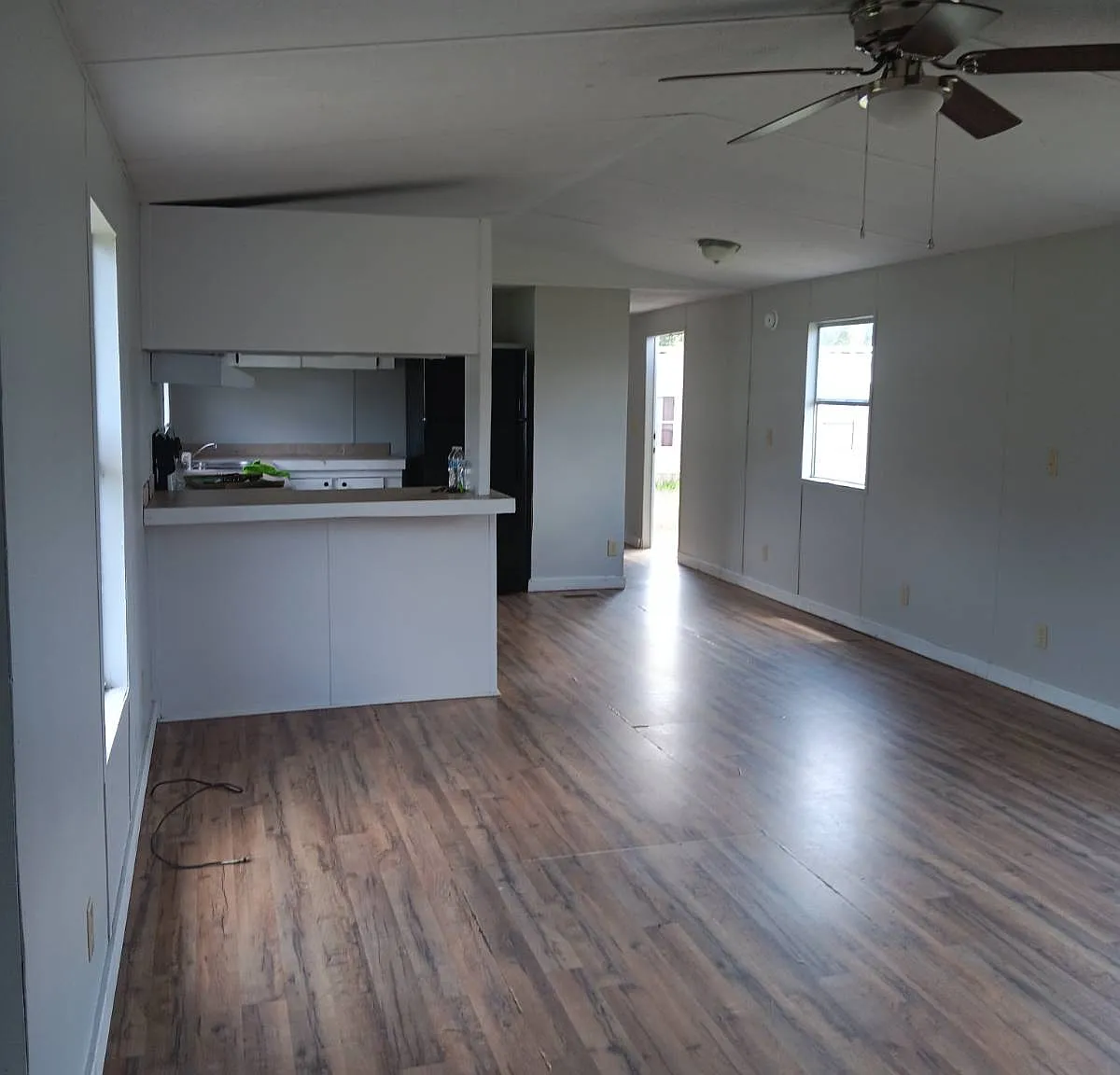 3 bed, $1,095 — Photo 4