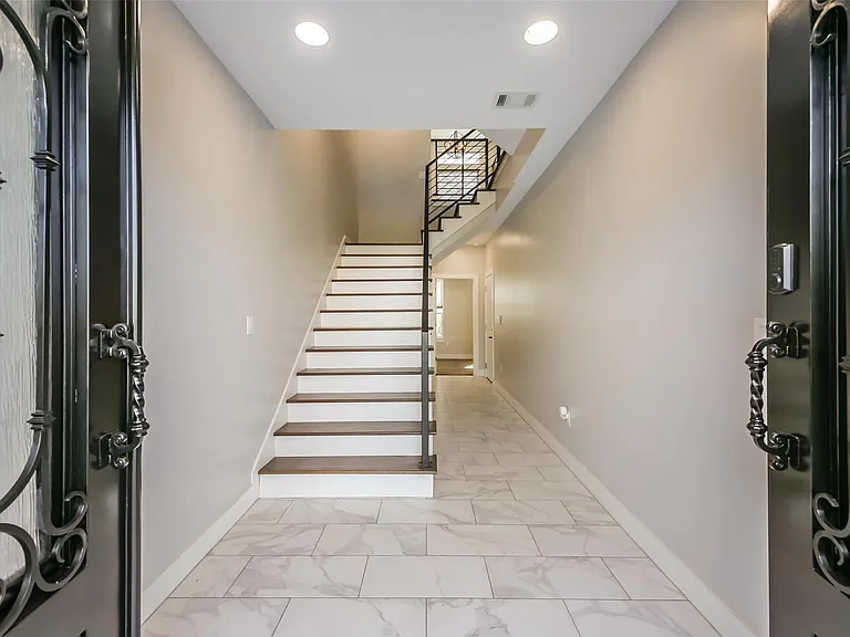 2422 Hadley St — Photo 5