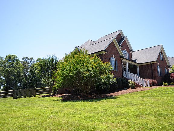3rd image of 4015 Cheshire Glen Dr