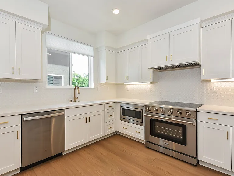 951 Woodside Rd — Photo 14