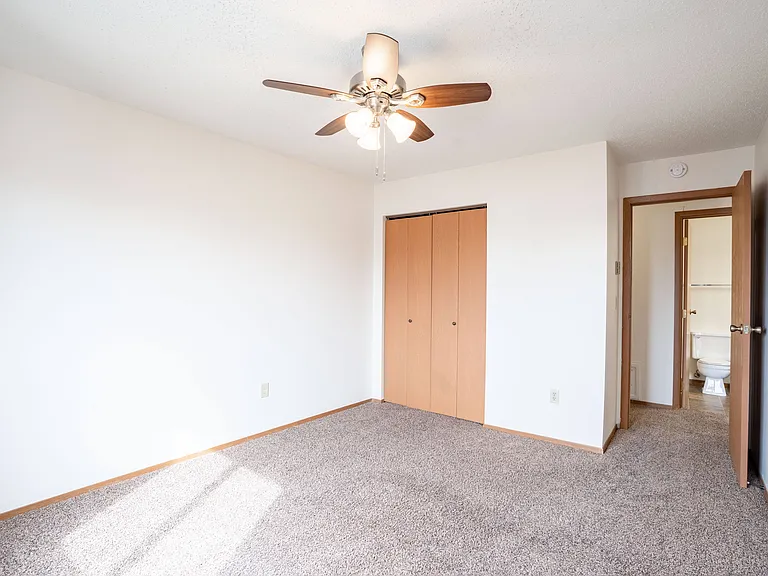 Fargo, ND Hawthorn Apartments | 11A | Bedroom