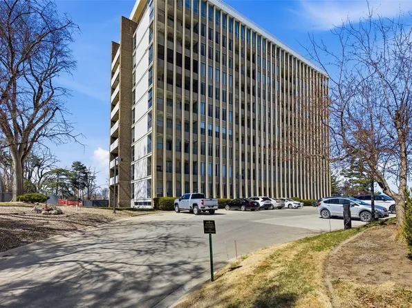 2222 1st Ave NE APT 301, Cedar Rapids, IA 52402