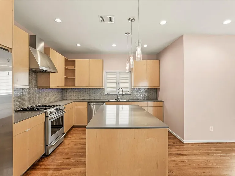 1823 Southmore Blvd — Photo 16