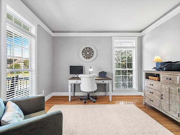 4th image of 217 Carolinian Dr