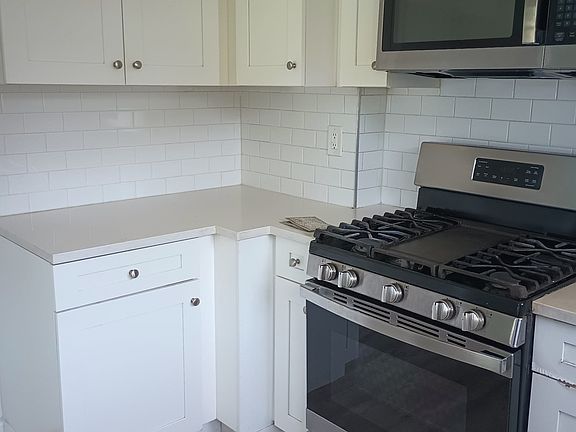 2nd image of 681 Willow St