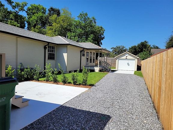 3rd image of 936 Helios Ave