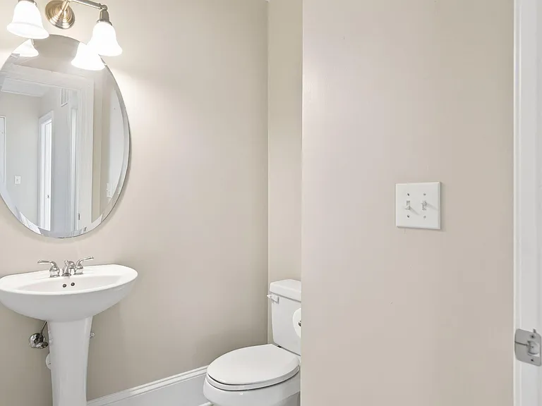 423 Waterford Lake Dr — Photo 32
