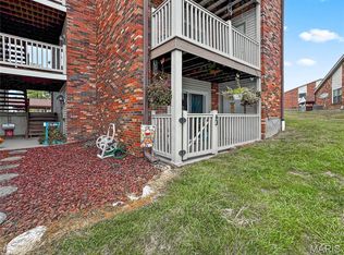 1 Meadow Rdg E, Columbia, IL 62236