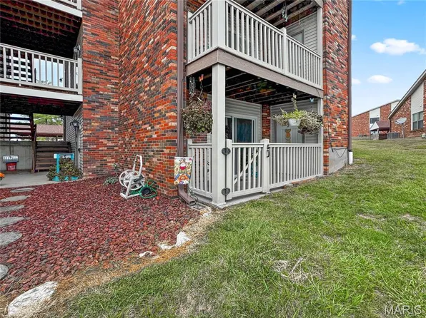 1 Meadow Rdg E, Columbia, IL 62236