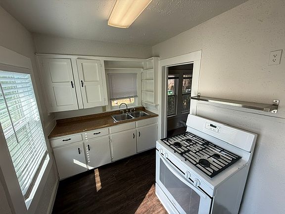 5th image of 2315 E 9th St