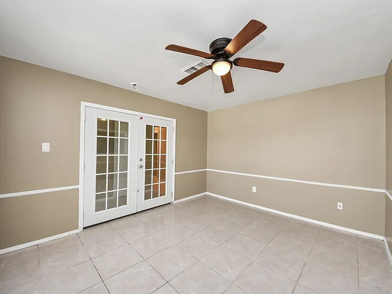 811 Hillcrest Dr — Photo 8