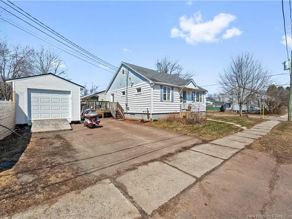 83 Douglas Ave, Moncton, NB E1E 2G1