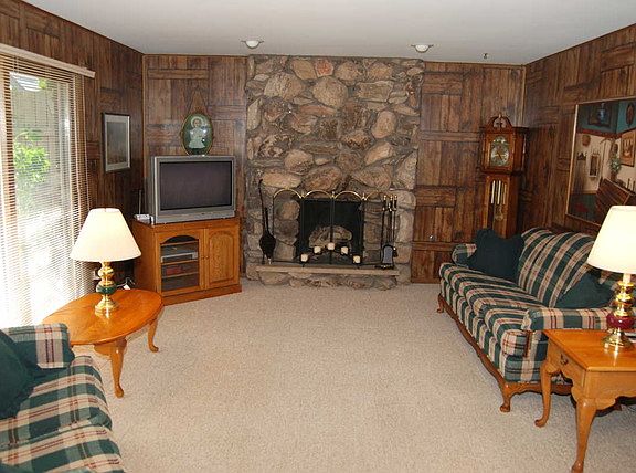 5th image of 15627 Badger Ln