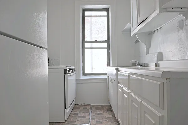 Rented by Metropolitan Equities | media 9