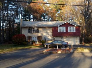 8 Willowdale Dr, Lynnfield, MA 01940
