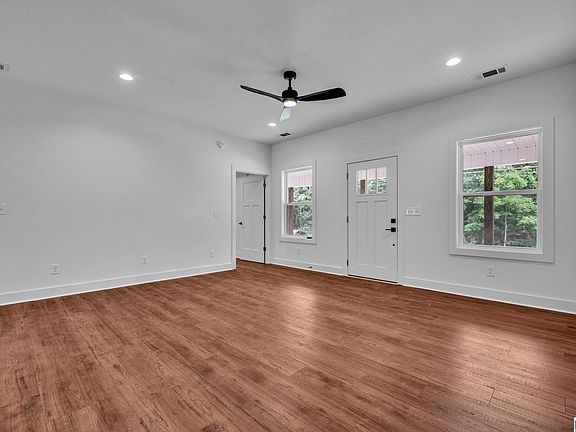 3rd image of 1282 Robin Hill Rd