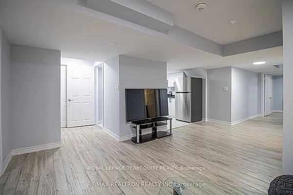 32 Crombie St #BASEMENT — Photo 5