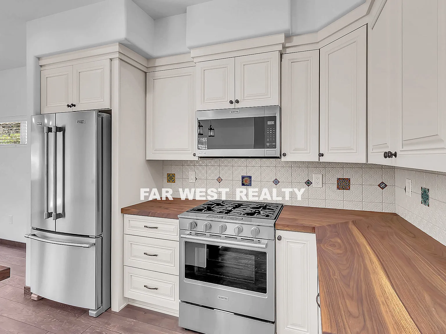 2 bed, 1.5 bath, 1699 sqft, $1,975 — Photo 2