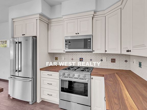 2nd image of 821 Prescott Heights Dr