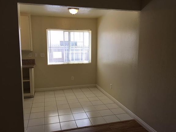 4th image of 4542 Huddart Ave