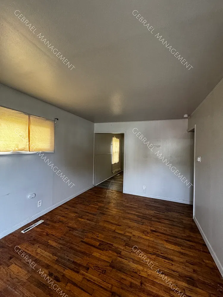 805 Campbell — Photo 4